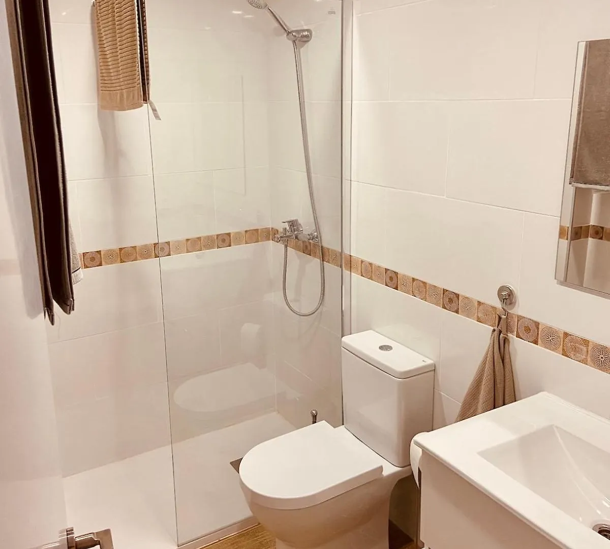 פואנגירולה Superb Centre Town Apartment, 2 Bedrm, 2 Bathrm